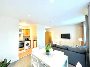 Peaceful Flat Near City Attraction - Image 3