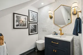 Award Winning Luxury Carriage House! - Image 4