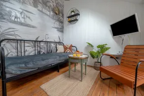 Beautiful Townhouse – Independent & secure - Image 3