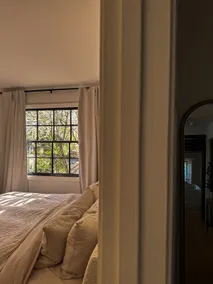 Luxurious Cottage Retreat with Serene Garden - Image 3