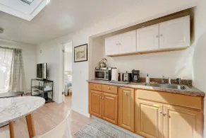 Marbella Lane -Cozy 1BR Studio in Palo Alto DWTN - Image 3