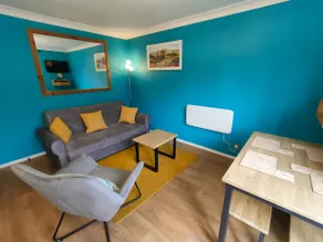 Cosy Dragonfly Garden Apartment with free parking - Image 2