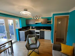 Cosy Dragonfly Garden Apartment with free parking - Image 5