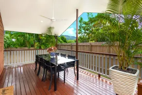 Coastal Mountain View Cottage for Couples - Image 4