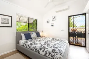 Coastal Mountain View Cottage for Couples - Image 2