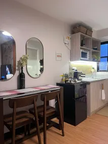 Glam Suite Posh Staycation near PH Arena - Image 2
