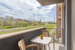 Riverside Retreat - Free Parking - Image 4
