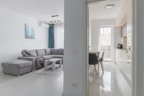 Riverside Retreat - Free Parking - Image 3