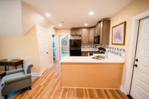 Sunburst House Apartment - Image 3