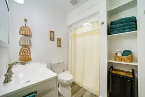 Stacey's Studio Suite w/Lake View - Image 5