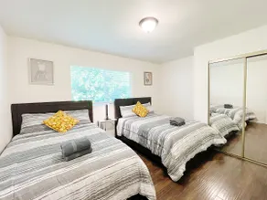 Jane's Home (21) | Downtown Modern 4BR2BA Home - Image 3