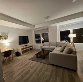 Convenient and Bright 3br Townhome at Main St - Image 2