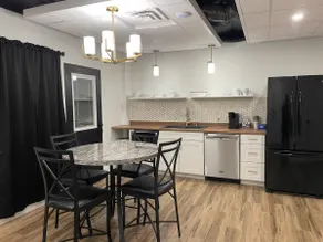 Beautiful 1 BR, 1 Bath Apartment - Image 4
