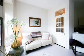 Bridge View Apartment - Image 4