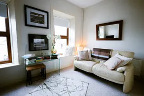Bridge View Apartment - Image 3