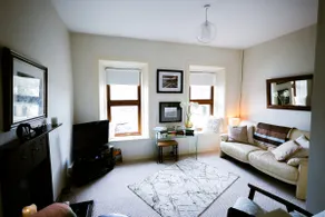 Bridge View Apartment - Image 2
