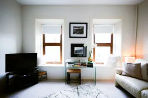Bridge View Apartment - Image 5