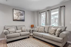 Modern townhouse 2 Bedrooms, King Bed, parking - Image 5