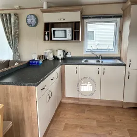 Bianca and marks 8 berth Caravan with Hot tub - Image 4