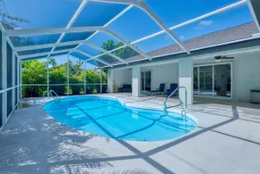 Modern and Spacious 3bdrm and 3 bath house with pool - Image 3