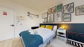 Modern Studio 5 - Regents Park - Image 2