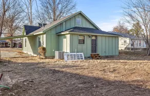 Spacious 3-bedroom house close to Mid-America! - Image 5