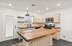 Spacious 3-bedroom house close to Mid-America! - Image 3