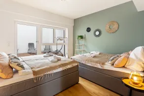 Hot tub & terrace – family/group friendly - Image 4