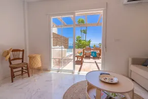 Blue Marine Gardens Apartment - Image 2