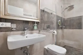 Trendy double bed studio with kitchen * home2share - Image 5