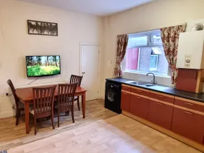 Family Flat nr Town Cntr Tram Train Wi-Fi Parking - Image 3