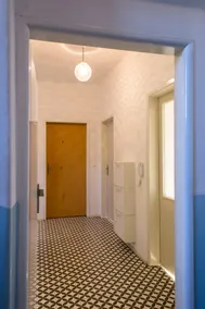 3 bedroom apartment with garden and parking space - Image 2