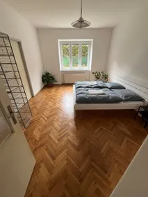 3 bedroom apartment with garden and parking space - Image 3