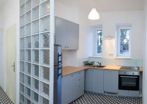 3 bedroom apartment with garden and parking space - Image 5