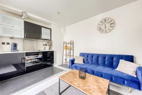 Beautiful accommodation near the station & highway - Image 2