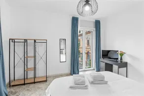 Sea View Luxury Apartment - Image 4