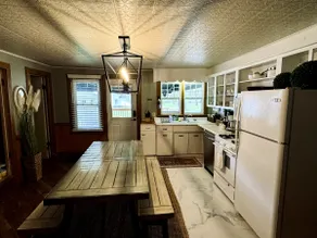 Gated Deck+ Hot Tub in Town: Walk, Grill, Relax! - Image 4