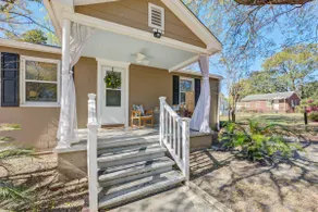 Laid-back Lowcountry Cottage - Image 3