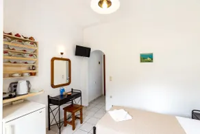 Twin Room Peris Rooms - Image 3