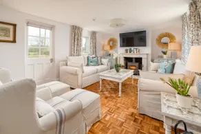 Charming 4 Bed Cottage in Herts Countryside - Pass the Keys - Image 2