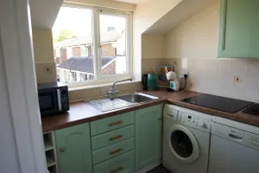 Cosy Apartment with Office & Parking in Cranfield - Image 4
