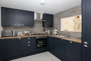 Goodwood - Modern Stay in Cotswolds with Hot Tub - Image 4