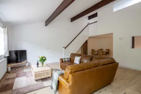 Goodwood - Modern Stay in Cotswolds with Hot Tub - Image 2