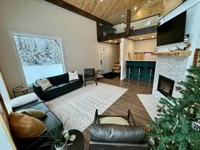Escape to Nature - Stunning 4-Season Cabin! - Image 5