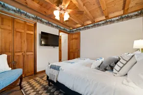 Cabin Retreat w/ Pool in Bristol - Image 5