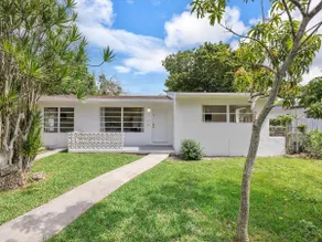 3 Bedroom - Backyard And Pool Table Close To Beach - Image 2