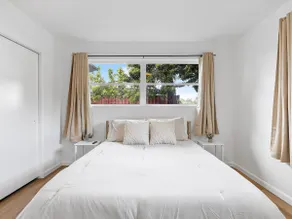 3 Bedroom - Backyard And Pool Table Close To Beach - Image 3