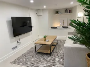 Ossington Gem: Private Suite - Image 2