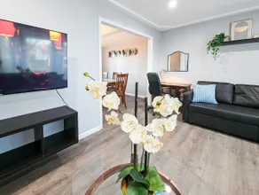 Comfy | Spacious | Convinient - Image 2