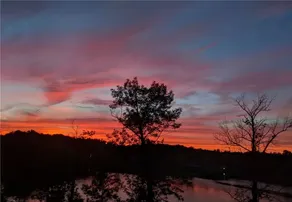 Sit back or jump in at our Restful Lake Getaway! - Image 4